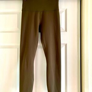Lululemon Wunder Train 25” legging size 6 olive green